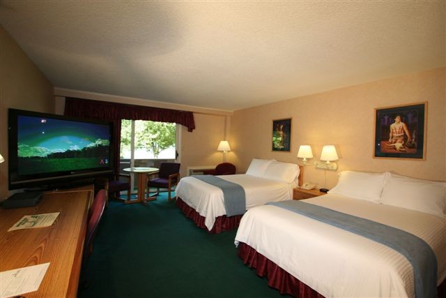 Indian_Head_Resort_Room.JPG