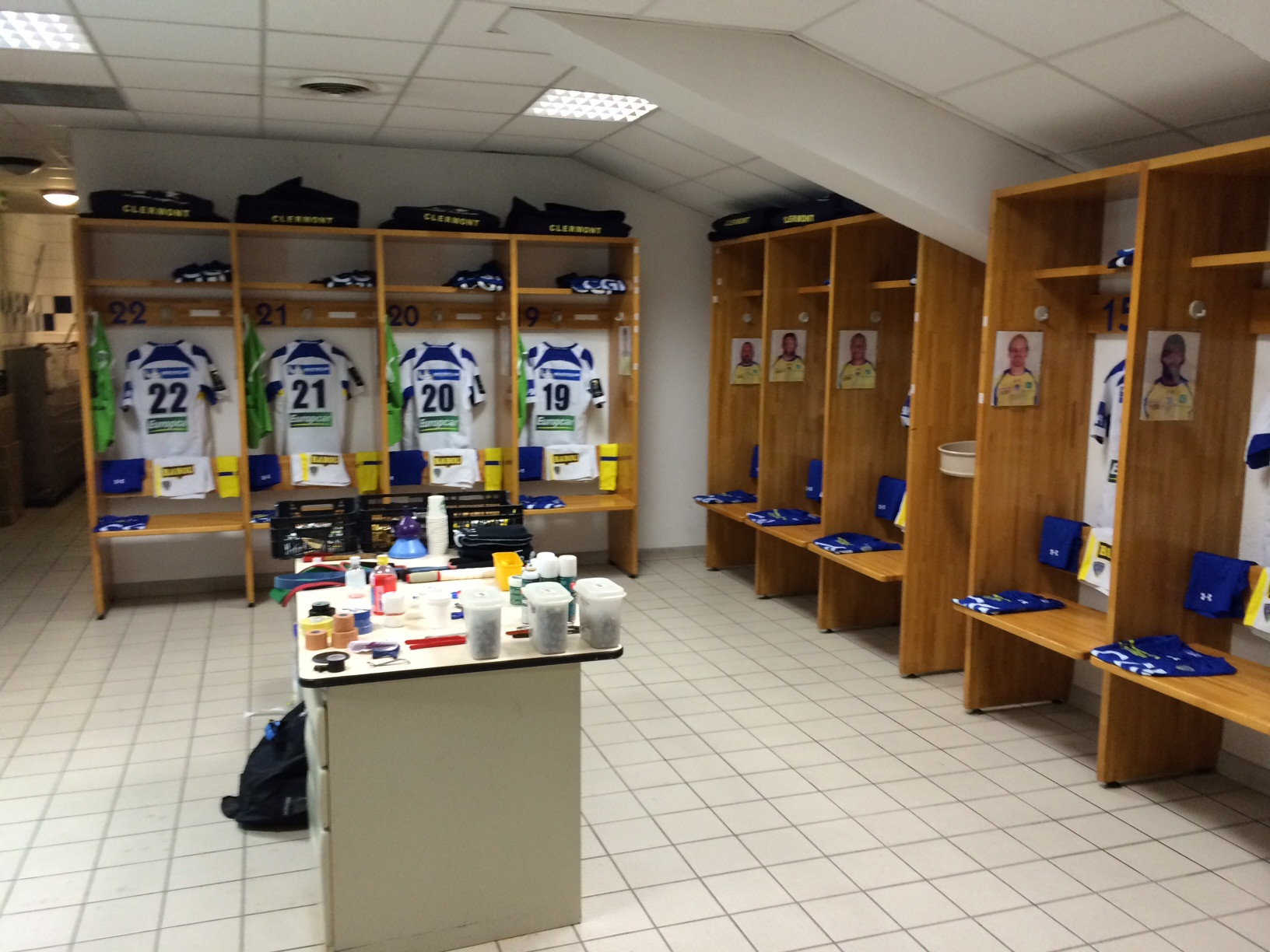 ASM-changing-room-pre-match.JPG
