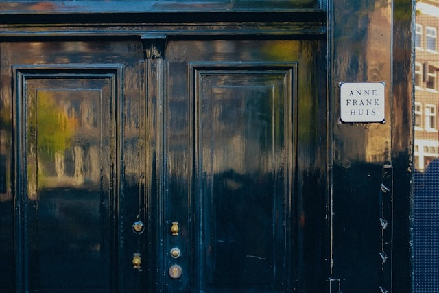 anne-frank-huis-teresita-biafore-hwhmc9_b8jc-unsplash.jpg