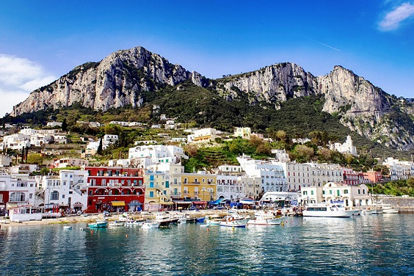 capri-italy-2701676_1280-1.jpg