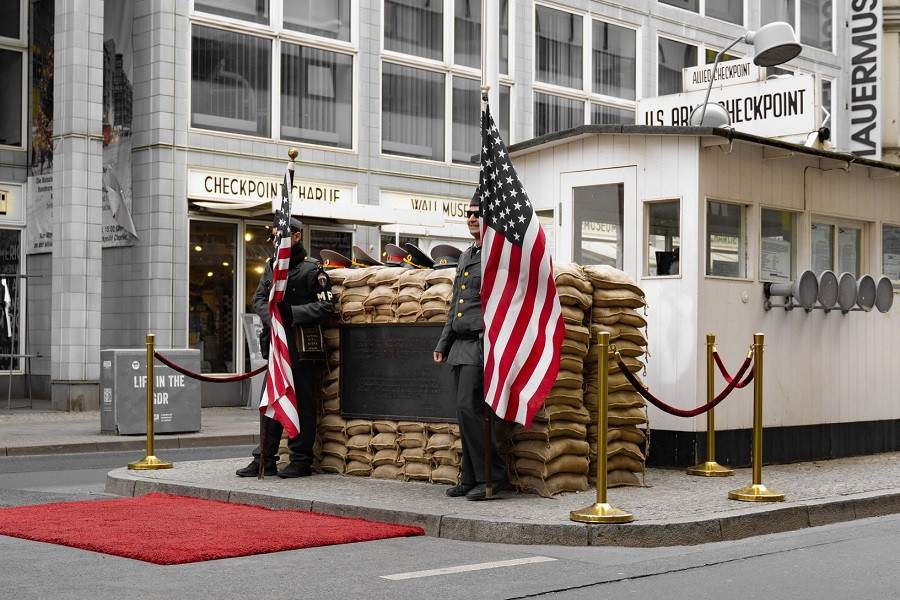 checkpoint-charlie-michael-fousert-k7voeObMzkk-unsplash-2.jpg