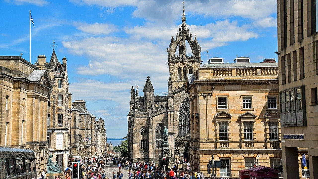 edinburgh-scotland-g4db859491_1280.jpg