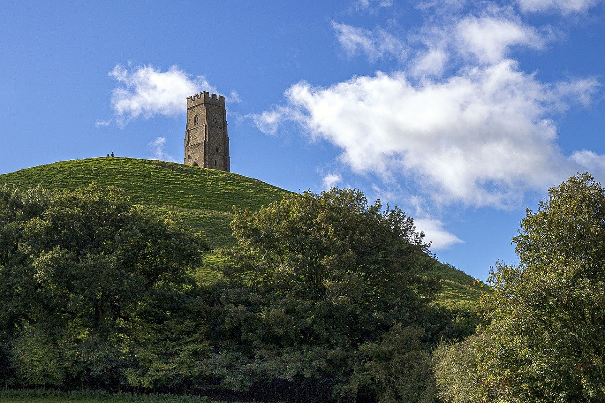 glastonbury-tor-nature-gd5a110769_1920-2.jpg