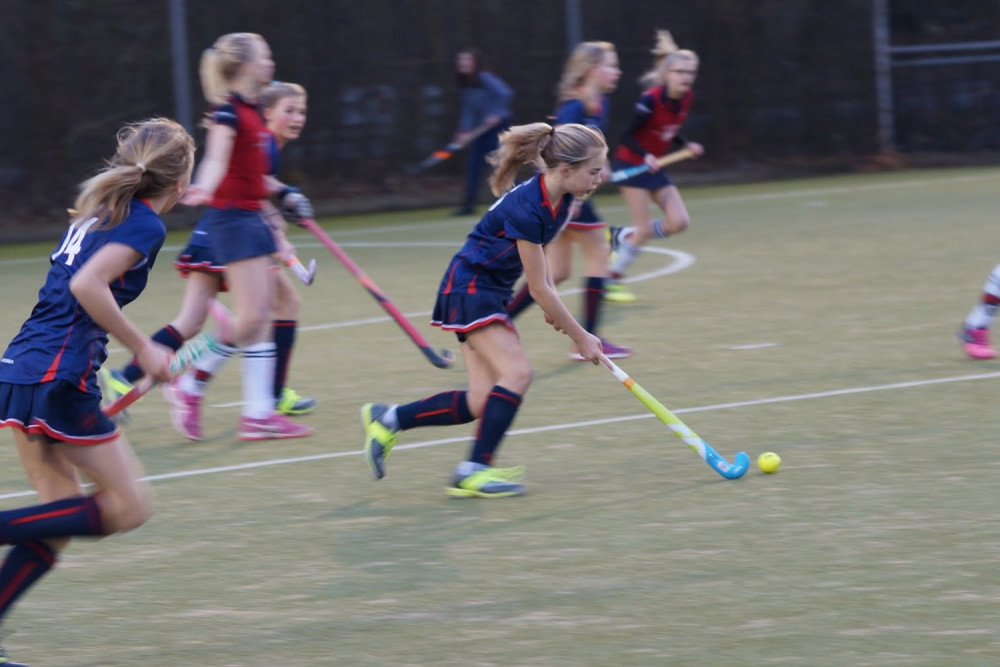 hockey-girls-1.jpg