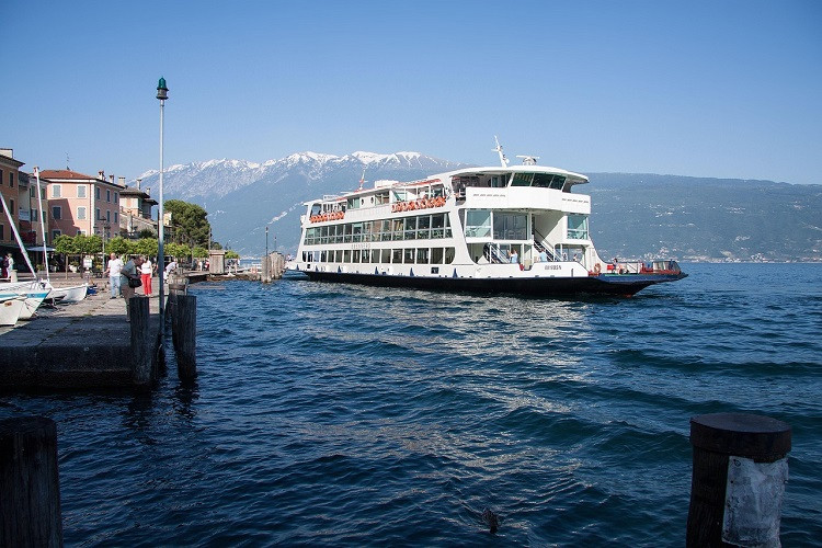 lake-garda-ferry-354941_1280-1.jpg