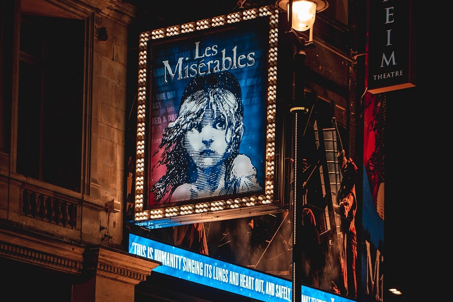 london-theatre-frankie-lu-htCXAhfU19g-unsplash.jpg