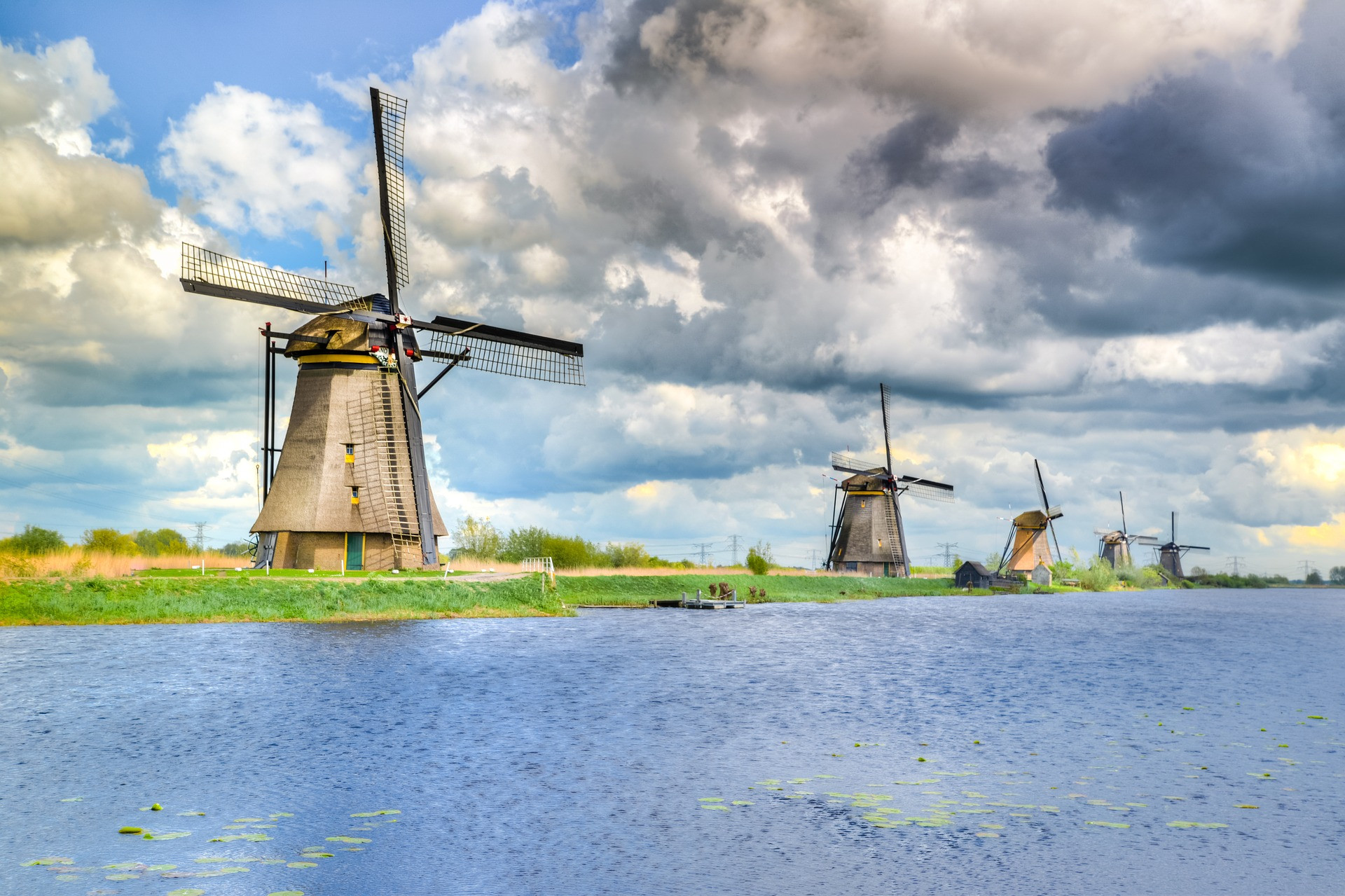 netherlands-kinderdijk-3354198_1920.jpg