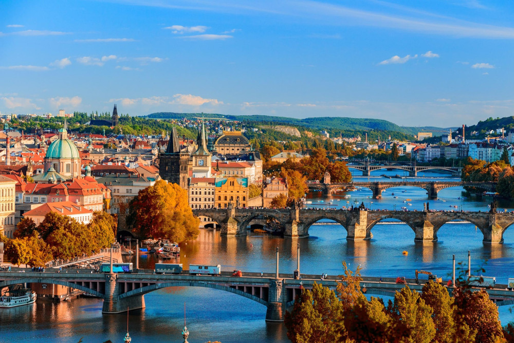 prague-bridges-3337124_1920.jpg