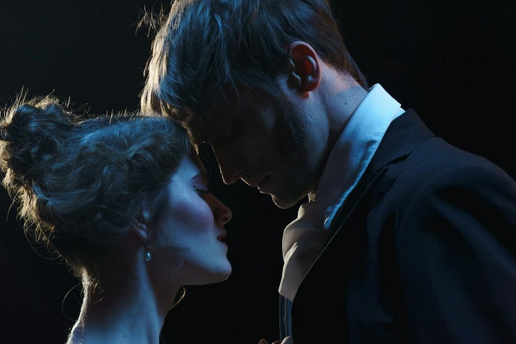 romeo-juliet-pexels-cottonbro-6899789.jpg