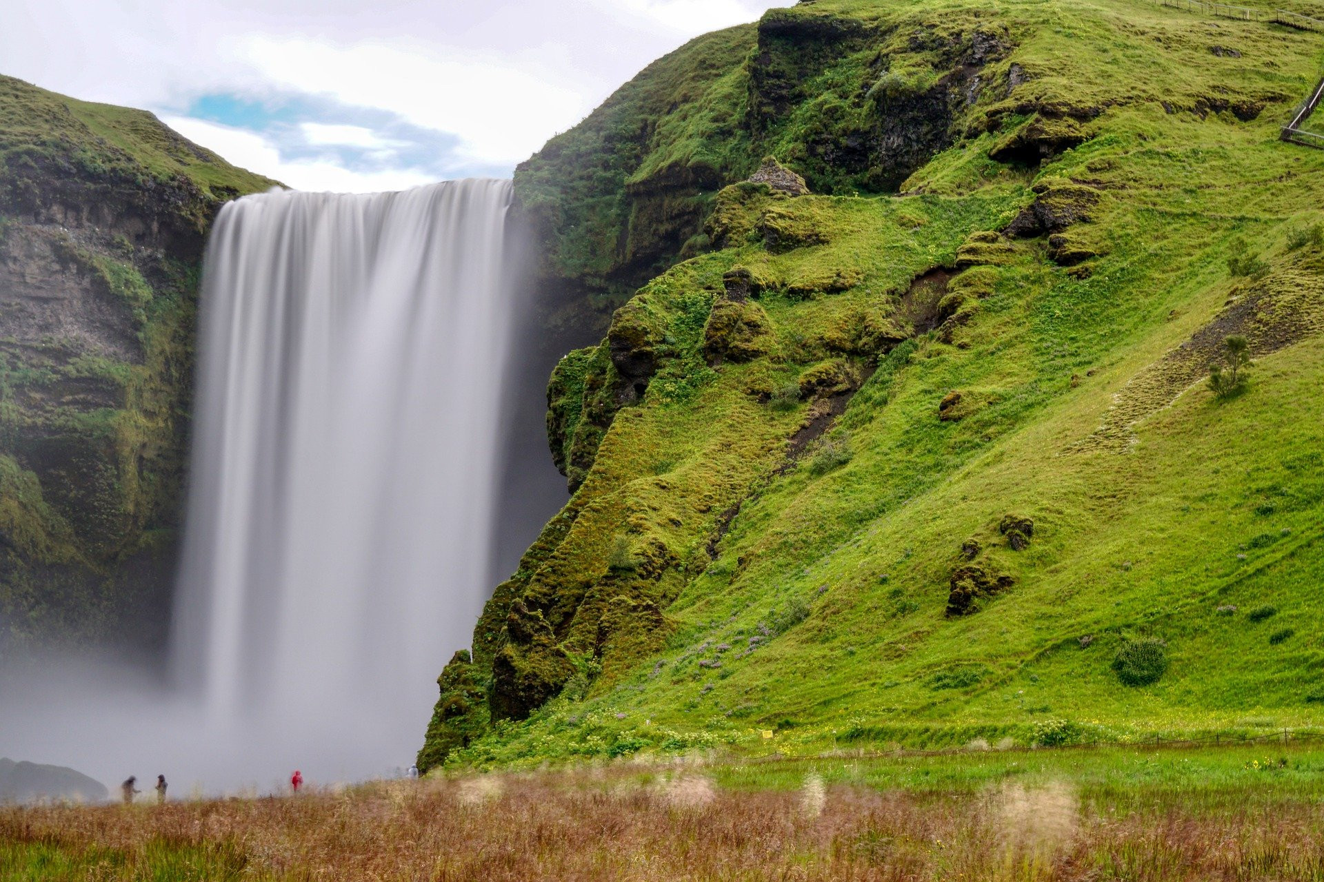 skogafoss-waterfall-5428468_1920.jpg