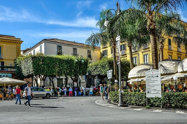 sorrento-2110066_1280-1.jpg