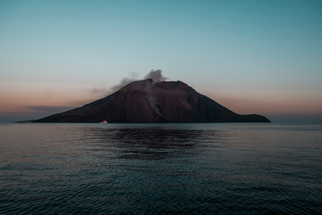 stromboli-salvatore-tonnara-wiakvvdr3ze-unspl.jpg