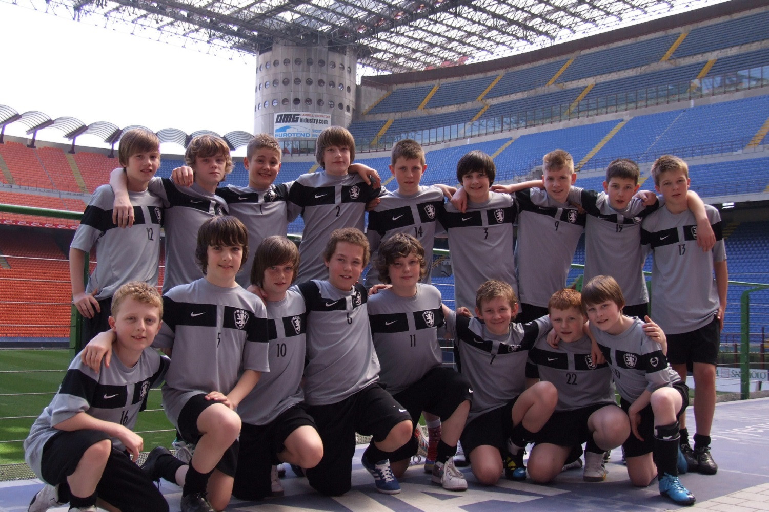team-at-san-siro-milan-2.jpg
